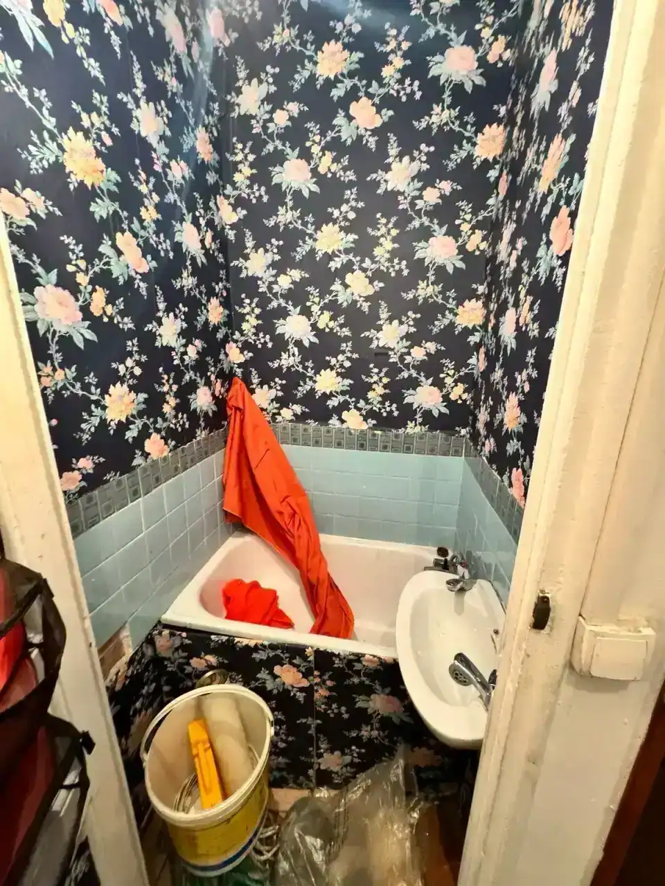 Avant : salle de bain à rénover